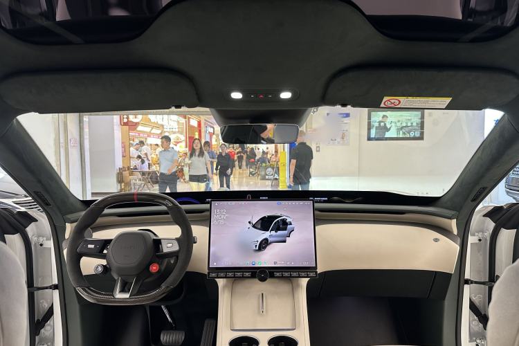 Used Xiaomi Auto YU7 2025 Ultra-Long Range High-Performance All-Wheel-Drive Max Edition Interior 5