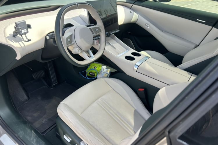 Used Xiaomi Auto YU7 2025 Ultra-Long Range Rear-Wheel Drive Version Interior 5