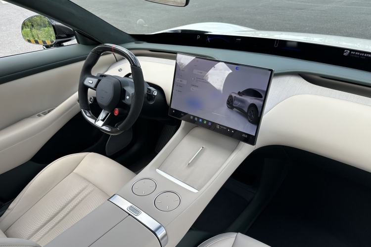 Used Xiaomi Auto YU7 2025 Ultra-Long Range High-Performance All-Wheel-Drive Max Edition Interior 5