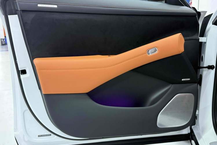 Used Xiaomi Auto YU7 2025 Ultra-Long Range High-Performance All-Wheel-Drive Max Edition Interior 6