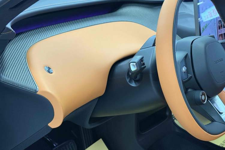 Used Xiaomi Auto YU7 2025 Ultra-Long Range High-Performance All-Wheel-Drive Max Edition Interior 7