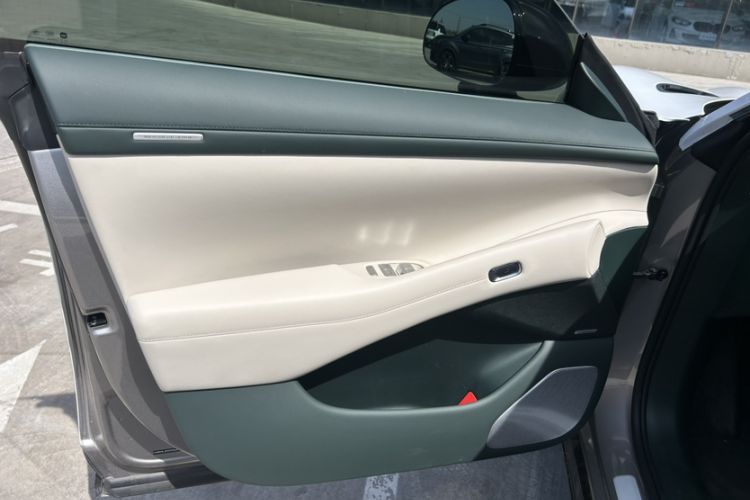 Used Xiaomi Auto YU7 2025 Ultra-Long Range Rear-Wheel Drive Version Interior 8