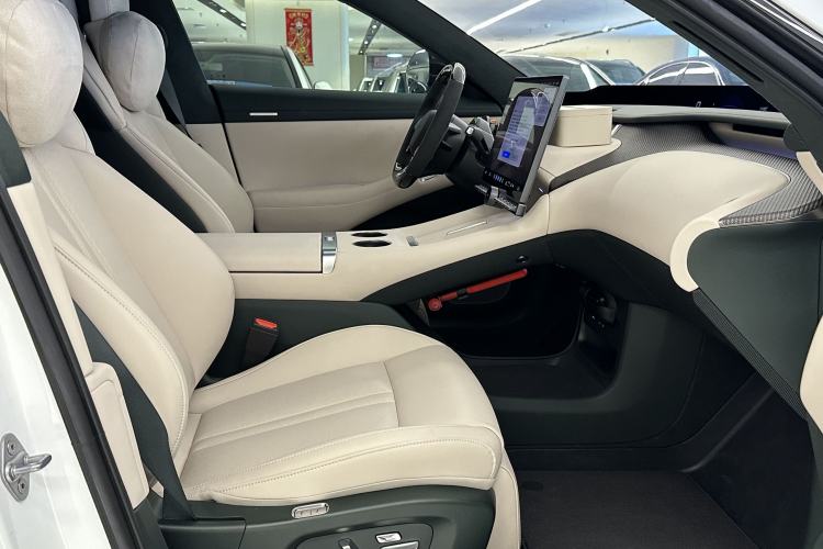 Used Xiaomi Auto YU7 2025 Ultra-Long Range High-Performance All-Wheel-Drive Max Edition Interior 9