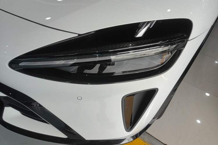Used Xiaomi Auto YU7 2025 Ultra-Long Range Rear-Wheel Drive Version Left Front Headlight