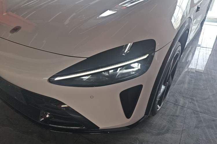 Used Xiaomi Auto YU7 2025 Ultra-Long Range High-Performance All-Wheel-Drive Max Edition Left Front Headlight