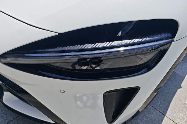 Used Xiaomi Auto YU7 2025 Ultra-Long Range High-Performance All-Wheel-Drive Max Edition Left Front Headlight