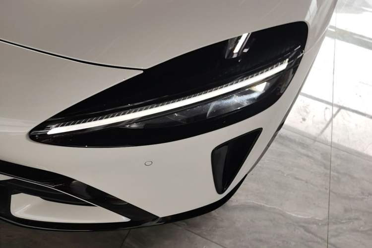 Used Xiaomi Auto YU7 2025 Ultra-Long Range High-Performance All-Wheel-Drive Max Edition Left Front Headlight
