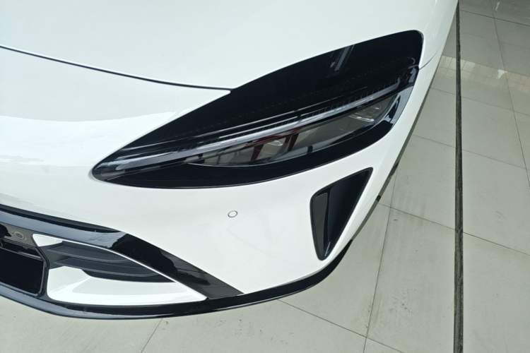 Used Xiaomi Auto YU7 2025 Ultra-Long Range High-Performance All-Wheel-Drive Max Edition Left Front Headlight