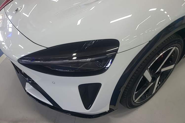 Used Xiaomi Auto YU7 2025 Ultra-Long Range High-Performance All-Wheel-Drive Max Edition Left Front Headlight