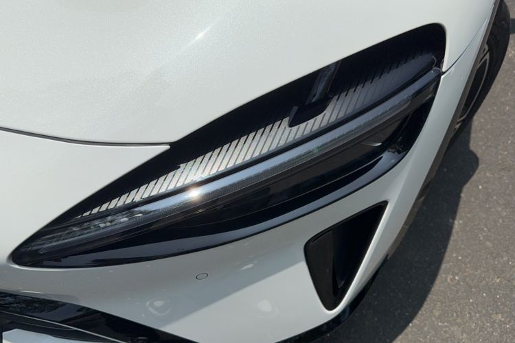 Used Xiaomi Auto YU7 2025 Ultra-Long Range All-Wheel Drive Pro Version Left Front Headlight