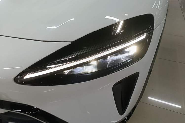 Used Xiaomi Auto YU7 2025 Ultra-Long Range All-Wheel Drive Pro Version Left Front Headlight