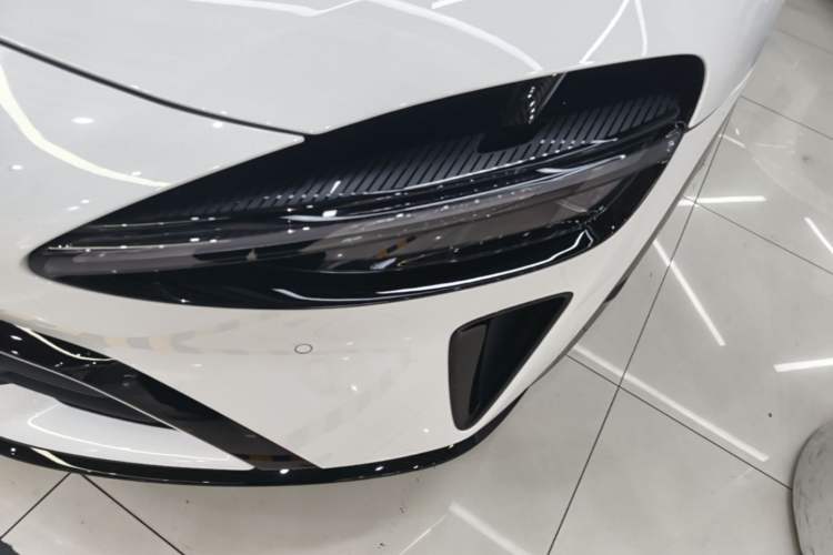 Used Xiaomi Auto YU7 2025 Ultra-Long Range High-Performance All-Wheel-Drive Max Edition Left Front Headlight