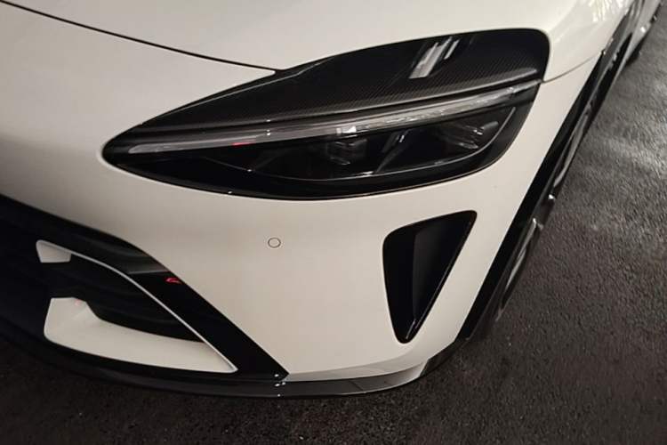 Used Xiaomi Auto YU7 2025 Ultra-Long Range High-Performance All-Wheel-Drive Max Edition Left Front Headlight