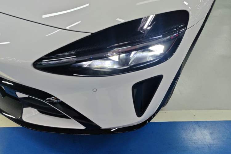 Used Xiaomi Auto YU7 2025 Ultra-Long Range High-Performance All-Wheel-Drive Max Edition Left Front Headlight