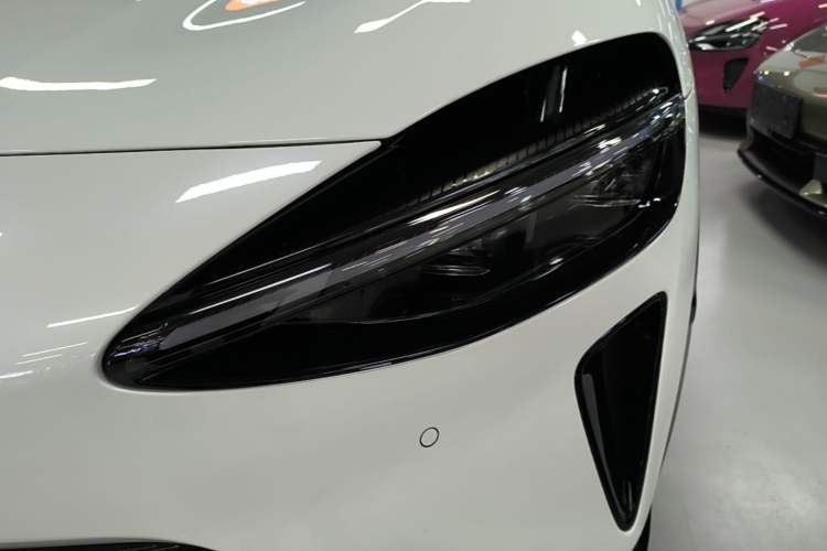 Used Xiaomi Auto YU7 2025 Ultra-Long Range High-Performance All-Wheel-Drive Max Edition Left Front Headlight
