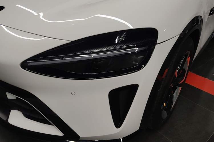 Used Xiaomi Auto YU7 2025 Ultra-Long Range High-Performance All-Wheel-Drive Max Edition Left Front Headlight