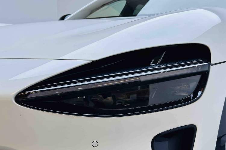 Used Xiaomi Auto YU7 2025 Ultra-Long Range High-Performance All-Wheel-Drive Max Edition Left Front Headlight