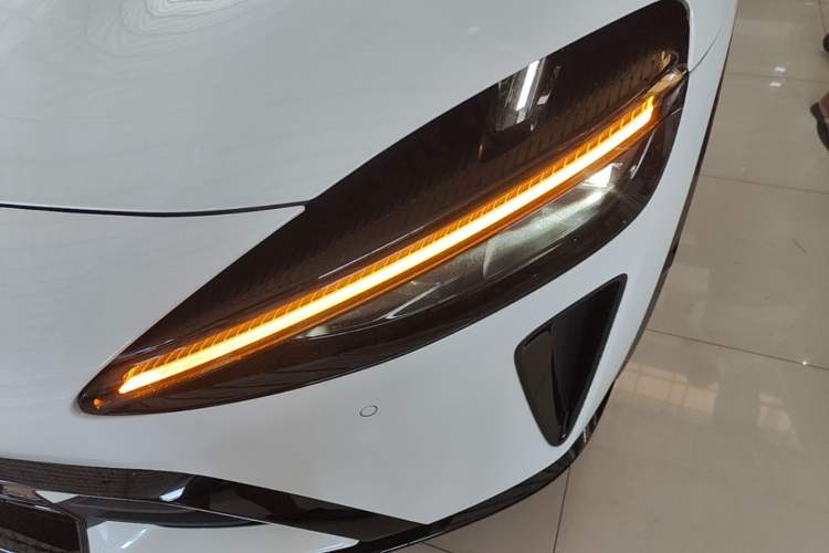 Used Xiaomi Auto YU7 2025 Ultra-Long Range High-Performance All-Wheel-Drive Max Edition Left Front Headlight