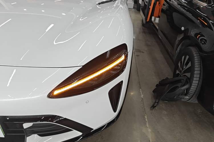 Used Xiaomi Auto YU7 2025 Ultra-Long Range All-Wheel Drive Pro Version Left Front Headlight