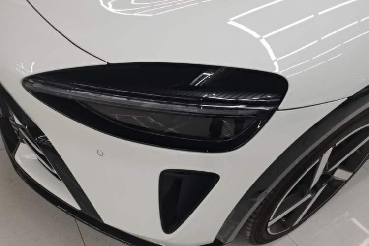 Used Xiaomi Auto YU7 2025 Ultra-Long Range High-Performance All-Wheel-Drive Max Edition Left Front Headlight