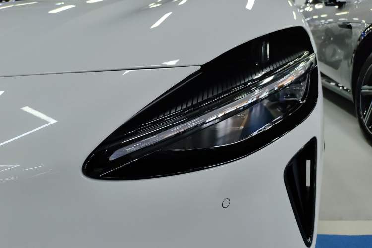Used Xiaomi Auto YU7 2025 Ultra-Long Range High-Performance All-Wheel-Drive Max Edition Left Front Headlight