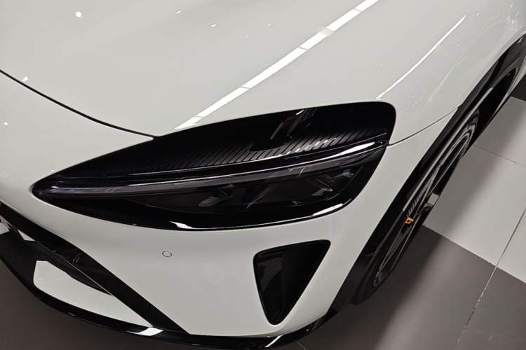 Used Xiaomi Auto YU7 2025 Ultra-Long Range High-Performance All-Wheel-Drive Max Edition Left Front Headlight