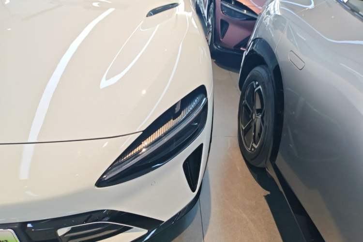 Used Xiaomi Auto YU7 2025 Ultra-Long Range High-Performance All-Wheel-Drive Max Edition Left Front Headlight