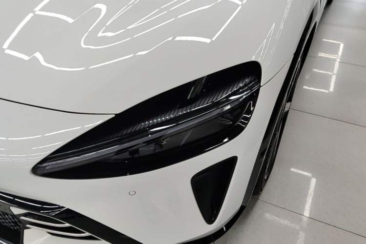 Used Xiaomi Auto YU7 2025 Ultra-Long Range High-Performance All-Wheel-Drive Max Edition Left Front Headlight