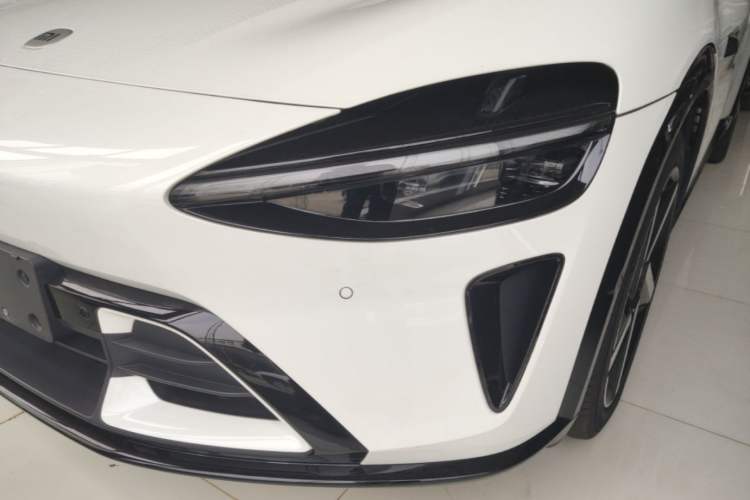 Used Xiaomi Auto YU7 2025 Ultra-Long Range High-Performance All-Wheel-Drive Max Edition Left Front Headlight