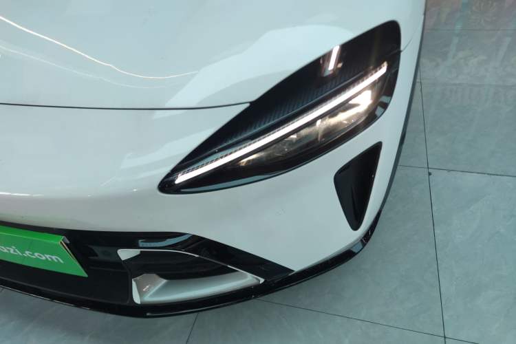 Used Xiaomi Auto YU7 2025 Ultra-Long Range Rear-Wheel Drive Version Left Front Headlight