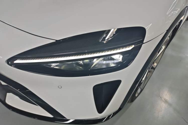 Used Xiaomi Auto YU7 2025 Ultra-Long Range High-Performance All-Wheel-Drive Max Edition Left Front Headlight