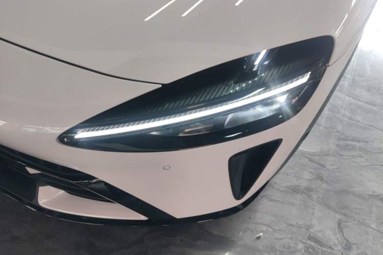 Used Xiaomi Auto YU7 2025 Ultra-Long Range High-Performance All-Wheel-Drive Max Edition Left Front Headlight