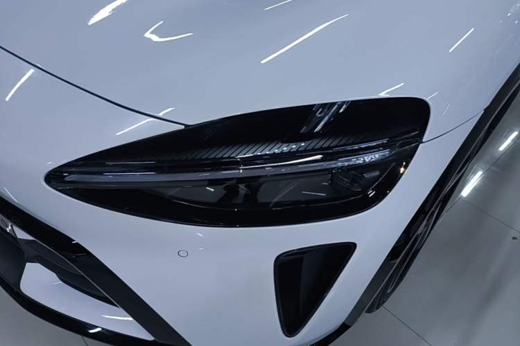 Used Xiaomi Auto YU7 2025 Ultra-Long Range All-Wheel Drive Pro Version Left Front Headlight