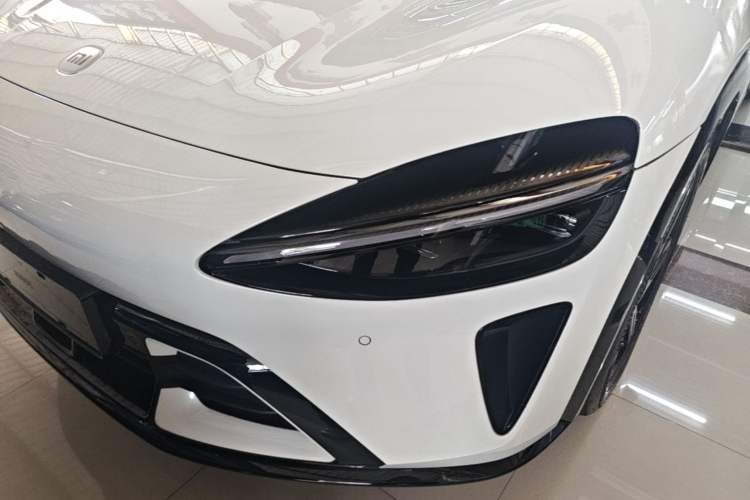 Used Xiaomi Auto YU7 2025 Ultra-Long Range High-Performance All-Wheel-Drive Max Edition Left Front Headlight