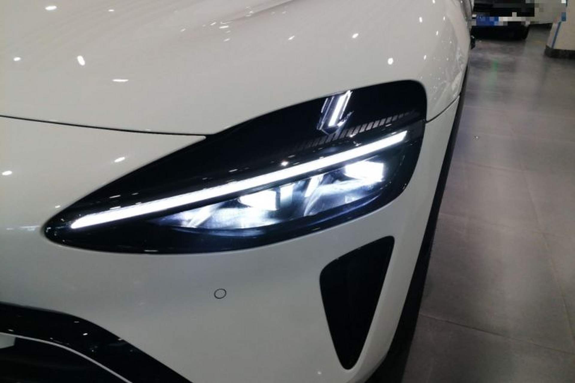 Used Xiaomi Auto YU7 2025 Ultra-Long Range Rear-Wheel Drive Version Left Front Headlight