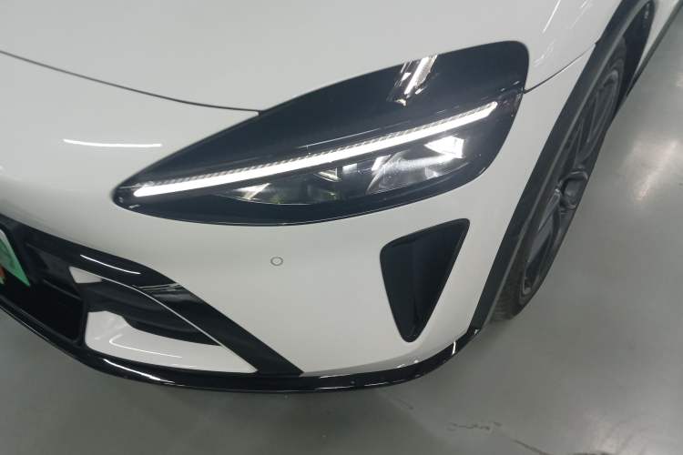 Used Xiaomi Auto YU7 2025 Ultra-Long Range High-Performance All-Wheel-Drive Max Edition Left Front Headlight