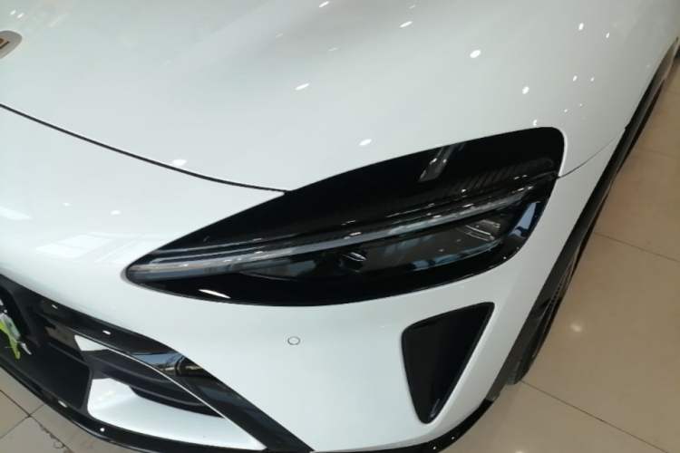 Used Xiaomi Auto YU7 2025 Ultra-Long Range High-Performance All-Wheel-Drive Max Edition Left Front Headlight