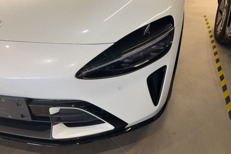 Used Xiaomi Auto YU7 2025 Ultra-Long Range High-Performance All-Wheel-Drive Max Edition Left Front Headlight