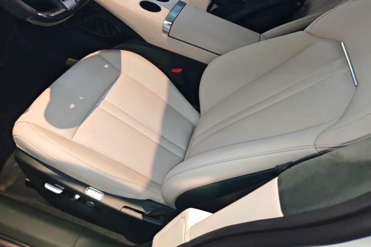 Used Xiaomi Auto YU7 2025 Ultra-Long Range High-Performance All-Wheel-Drive Max Edition Left Front Seat