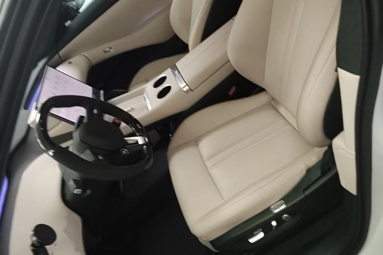 Used Xiaomi Auto YU7 2025 Ultra-Long Range High-Performance All-Wheel-Drive Max Edition Left Front Seat