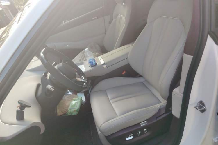 Used Xiaomi Auto YU7 2025 Ultra-Long Range High-Performance All-Wheel-Drive Max Edition Left Front Seat