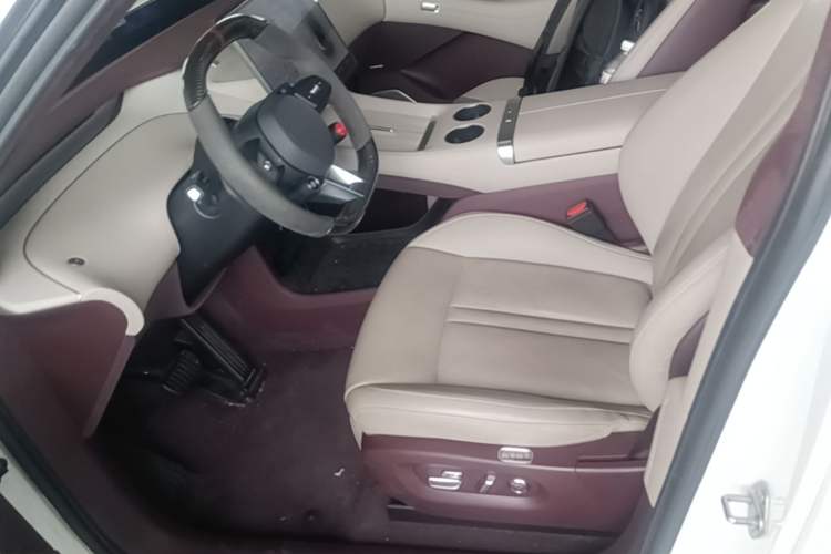 Used Xiaomi Auto YU7 2025 Ultra-Long Range High-Performance All-Wheel-Drive Max Edition Left Front Seat
