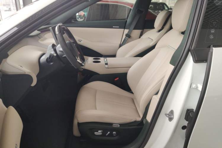 Used Xiaomi Auto YU7 2025 Ultra-Long Range High-Performance All-Wheel-Drive Max Edition Left Front Seat