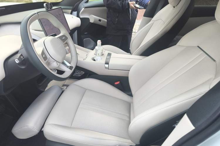 Used Xiaomi Auto YU7 2025 Ultra-Long Range Rear-Wheel Drive Version Left Front Seat