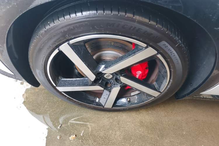 Used Xiaomi Auto YU7 2025 Ultra-Long Range High-Performance All-Wheel-Drive Max Edition Left Front Wheel Hub