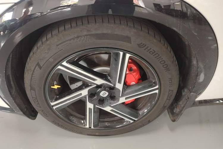 Used Xiaomi Auto YU7 2025 Ultra-Long Range High-Performance All-Wheel-Drive Max Edition Left Front Wheel Hub