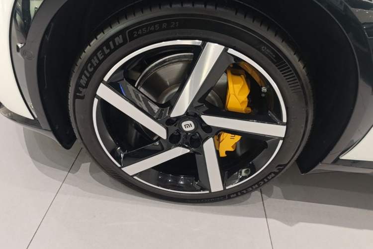 Used Xiaomi Auto YU7 2025 Ultra-Long Range Rear-Wheel Drive Version Left Front Wheel Hub