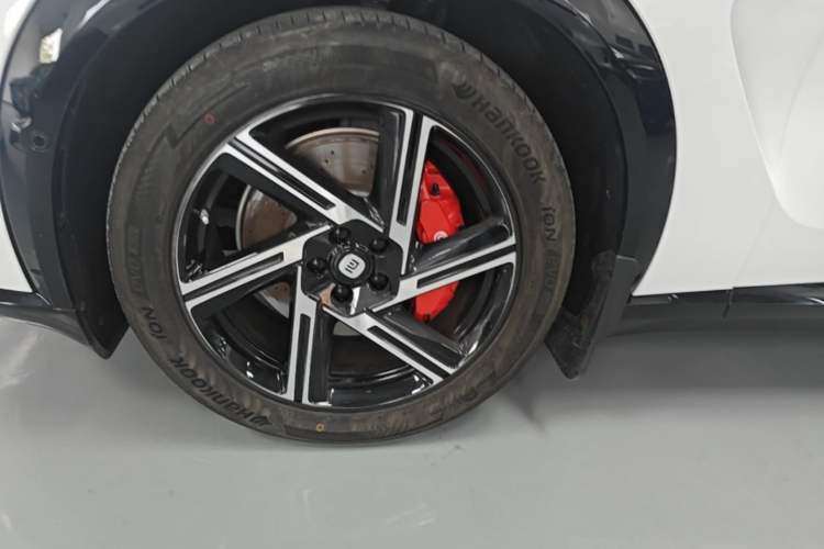 Used Xiaomi Auto YU7 2025 Ultra-Long Range High-Performance All-Wheel-Drive Max Edition Left Front Wheel Hub