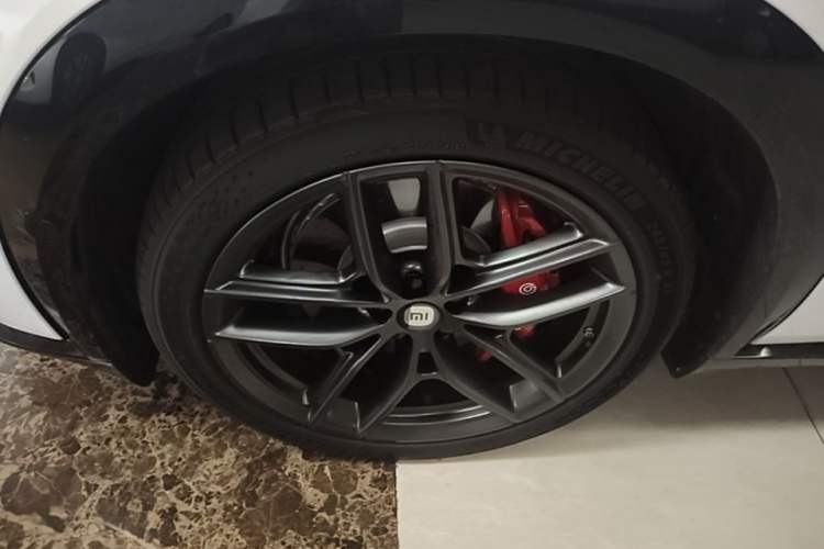 Used Xiaomi Auto YU7 2025 Ultra-Long Range High-Performance All-Wheel-Drive Max Edition Left Front Wheel Hub