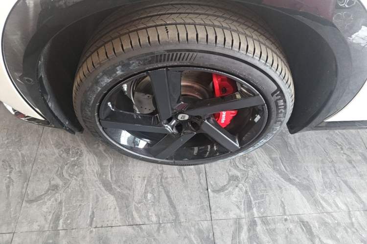 Used Xiaomi Auto YU7 2025 Ultra-Long Range High-Performance All-Wheel-Drive Max Edition Left Front Wheel Hub